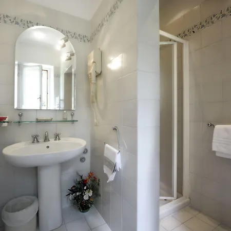 ベルヴェデーレ ホテル 3*